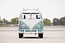 Volkswagen Type 2 Deluxe Microbus (1962) - als Lot 051 angeboten an der Gooding & Co Pebble BeachVersteigerung am 19./20. August 2022 (© Brian Henniker - Courtesy Gooding & Co, 2022) Volkswagen Type 2 Deluxe Microbus (1962) - als Lot 051 angeboten an der Gooding & Co Pebble BeachVersteigerung am 19./20. August 2022 (© Brian Henniker - Courtesy Gooding & Co, 2022)