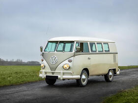 Volkswagen Type 2 Split-Screen Kombi (1967) - Lot 196 an der Bonhams Versteigerung "Les Grandes Marques du Monde à Paris" am 1. Februar 2024