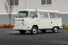 Volkswagen Type 2 Westfalia Campmobile 70 (1975) - als Lot 188 angeboten an der RM/Sotheby's Arizona Versteigerung am 26. Januar 2023