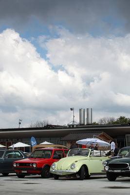 Volkswagen sind natürlich auf dem Zürichberg willkommen, ob als Käfer oder als Golf GTI - Dolder Classics Mai 2019