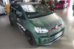 Volkswagen up! GTI (2018) – hält sich für eine Spitfire – im Museum Werk 79 in Dortmund