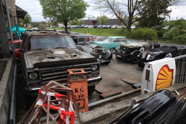 Image: Full parking lot at Garage Louis Frey in Muri/AG
