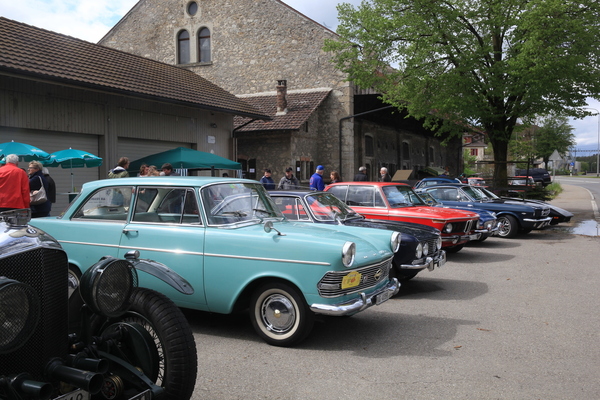 Image: Full parking lot at Garage Louis Frey in Muri/AG