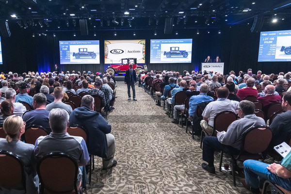 Bild Volles Haus bei RM - RM Auctions Hershey Versteigerung am 10./11. Oktober 2019
