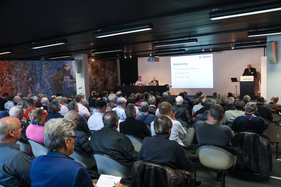 Volles Haus im Saal des Hans Erni Hauses des Verkehrshauses Luzern - 8. SHVF-Delegiertenversammlung am 29. April 2023