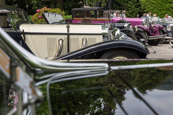 Vollkommen horizontale Motorhauben und geschwungene Kotflügel – so musste ein herrschaftlicher Wagen aussehen