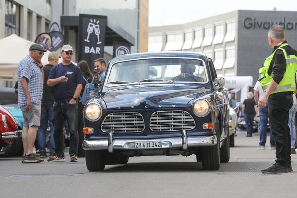 Volvo 121 (1969) – spätes Modell mit reduziertem Chromschmuck – Older Classics Mai 2024