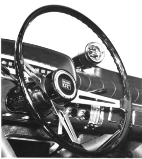 Volvo 123 GT (1966) - mit dem auf dem Armaturenbrett aufgebauten Drehzahlmesser