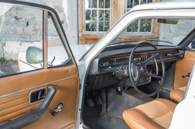 Volvo 145 (1972) - Blick ins interieur - Gummibodenbeläge anstatt Teppich