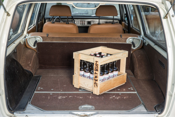 Volvo 145 (1972) - die Bierharasse hat locker Platz