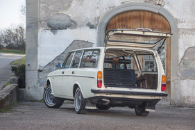 Volvo 145 (1972) - die hintersten Passagiere sitzen mit dem Blick nach hinten