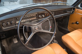 Volvo 145 (1972) - grosses Vierspeichenlenkrad, keine Servounterstützung