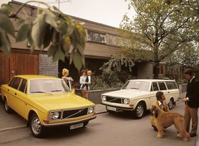 Volvo 145 (1972) - zusammen mit der Limousine 144