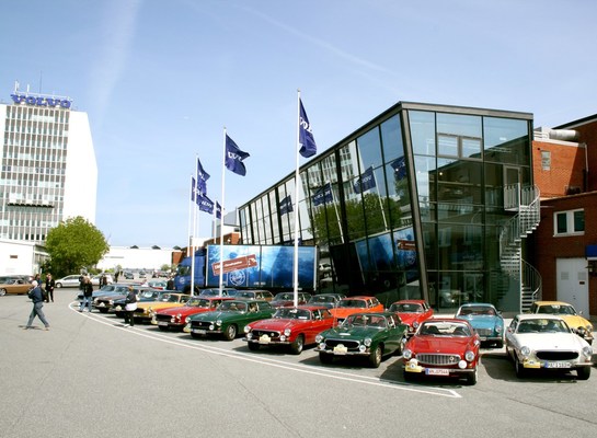Volvo 1800 (1972) - Ein grosser Andrang von Fahrzeugen bereits vor dem eigentlichen Museum.