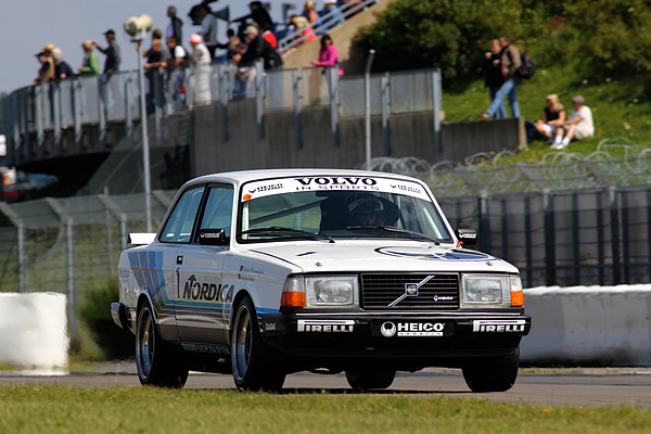 Bild Volvo 240 Turbo (1986) - bei der Präsentation ehemaliger DTM-Fahrzeuge am AvD Oldtimer Grand Prix 2012