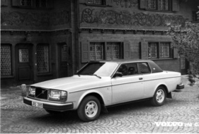 Volvo 262 C (1977) - mit flachem Dach
