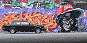 Volvo 262 C (1981) - Bowies Coupé vor einem wilden Graffiti (© Bruno von Rotz, 2017) Volvo 262 C (1981) - Bowies Coupé vor einem wilden Graffiti (© Bruno von Rotz, 2017)