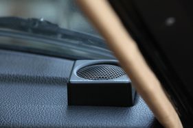 Volvo 262 C (1981) - Zusatzlautsprecher auf dem Armaturenbrett