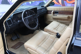 Volvo 262 C (1981) - das Lenkrad ist kunststoffummantelt, warum wohl wurde kein Leder verwendet?