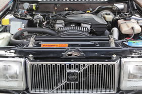 Volvo 262 C (1981) - der Motor sitzt tief im Motorraum