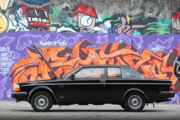 Volvo 262 C (1981) - die Motorhaube öffnet weit