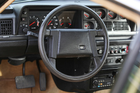 Volvo 262 C (1981) - grosser Pralltopf auf dem Sicherheitslenkrad