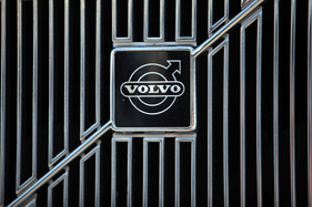 Volvo 262 C (1982) - das klassische Volvo-Zeichen im Kühlergrill