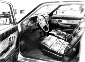 Volvo 262C (1977) - das neue Coupé weist Ledersitze und echte Holzverkleidungen auf - Genfer Autosalon 1977