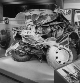 Volvo 264 GL (1975) – Form nach einem Frontal-Crash bei 80 km/h