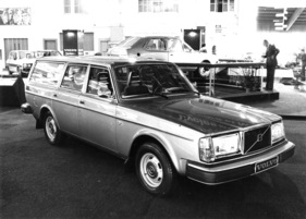 Volvo 265 (1976) - Kombiversion des Sechszylindermodells (Vergaser) - Genfer Autosalon 1976