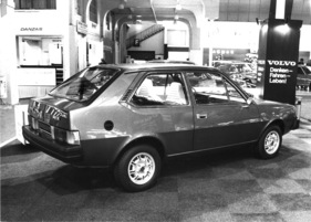 Volvo 343 DL (1976) - grosse Neuheit, als Preise werden zwischen 16'000 und 17'000 Franken erwartet - Genfer Autosalon 1976