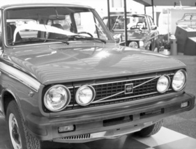 Volvo 66 GL (1975) – Erkennbar an den Doppelscheinwerfern