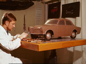 Volvo Amazon 122 (1956) - hier wird an der Form gearbeitet Volvo Amazon 122 (1956) - hier wird an der Form gearbeitet