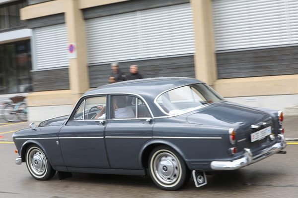 Volvo Amazon bereits auf der Abreise - Oldtimer Sunday Morning Treffen Zug am 6. August 2023