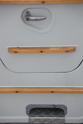 Volvo L3314 (1964) - geriffeltes Trittbrett