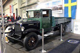 Volvo LV 64 (1931) - der älteste Volvo in der Schweiz, 2,2 Tonnen schwer und noch mit der originalen Vakuum-Benzinpumpe ausgerüstet - Oldtimer- und Teilemarkt Fribourg 2014