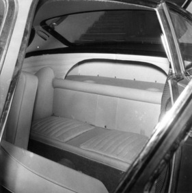 Volvo P 1800 (1962) am Genfer Automobilsalon - optimale Raumausnutzung dank einer Ausparung hinter den Sitzen