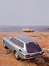 Volvo P 1800 ES (1972) - attraktiv arrangiert an der Küste