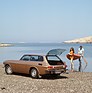 Volvo P 1800 ES (1972) - jetzt muss das Gummiboot nur noch durch die Öffnung passen