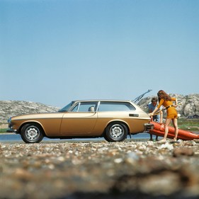 Volvo P 1800 ES (1972) - ob das Gummiboot aufgeblasen da reinpasst?
