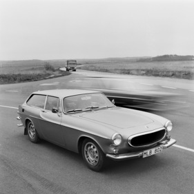 Volvo P 1800 ES (1972) - wer erkennt den vorbeihuschenden Wagen im Hintergrund?
