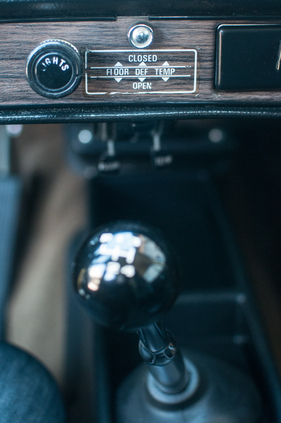Volvo P 1800 ES (1973) - die Heizungsanlage muss unter dem Armaturenbrett bedient werden