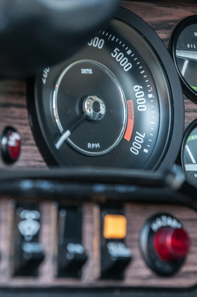 Volvo P 1800 ES (1973) - vierziffrige Drehzahlen tragen wenig zur besseren Ablesbarkeit bei