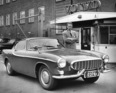Volvo P 1800 S (1962) - Volvo-Chef Gunnar Engellau vor dem P 1800