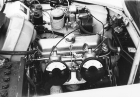 Volvo P 1800 S (1962) - gut sichtbar die zwei SU-Vergaser