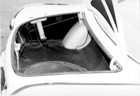 Volvo P 1800 S (1962) - sichtbarer Tankzugang im Kofferraum