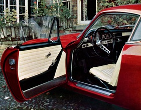 Volvo P 1800 S (1963) - Eleganz setzt sich im Interieur fort - Abbildung aus dem Prospekt