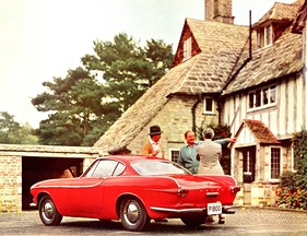 Volvo P 1800 S (1963) - in ländlicher Umgebung - Abbildung aus dem Verkaufsprospekt