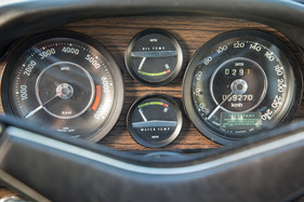 Volvo P1800 E (1970) - Hauptinstrumente mit unüblicher Notation