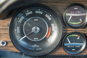 Volvo P1800 E (1970) - seltsame Notation der Drehzahlen in vierstelliger Form